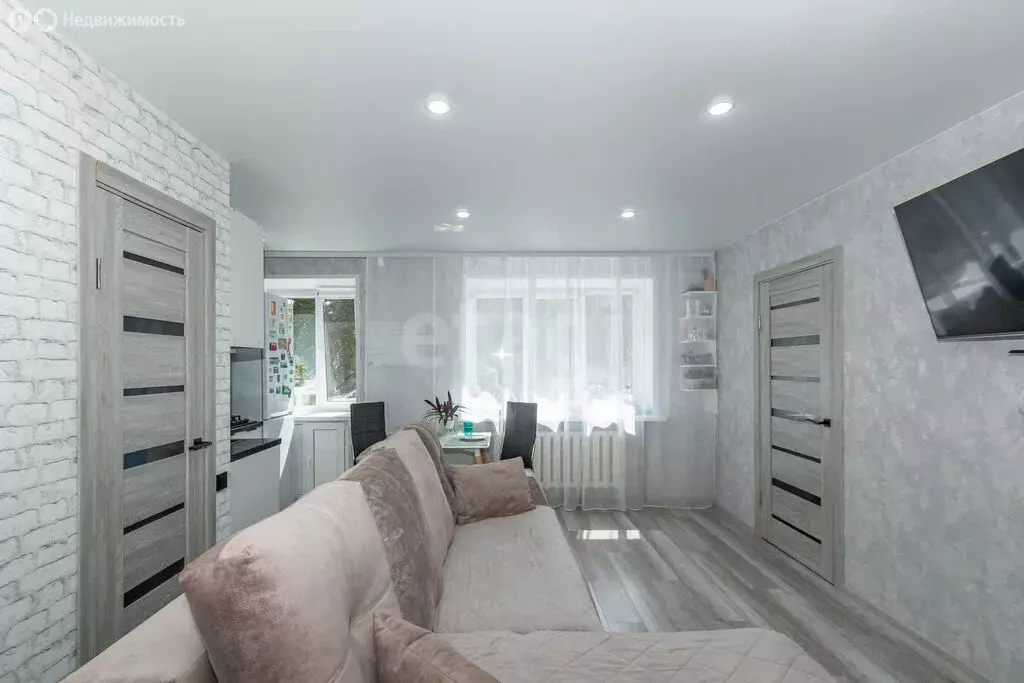 2-комнатная квартира: Омск, проспект Мира, 14А (37.4 м) - Фото 0