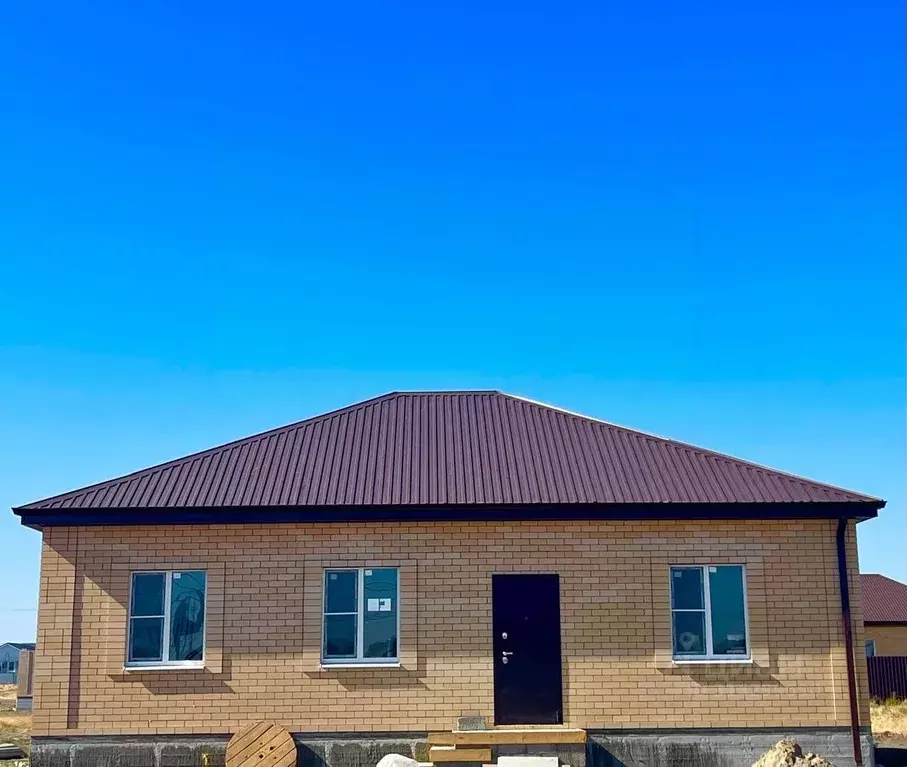 Дом в Астраханская область, Приволжский район, с. Растопуловка  (91 м) - Фото 1