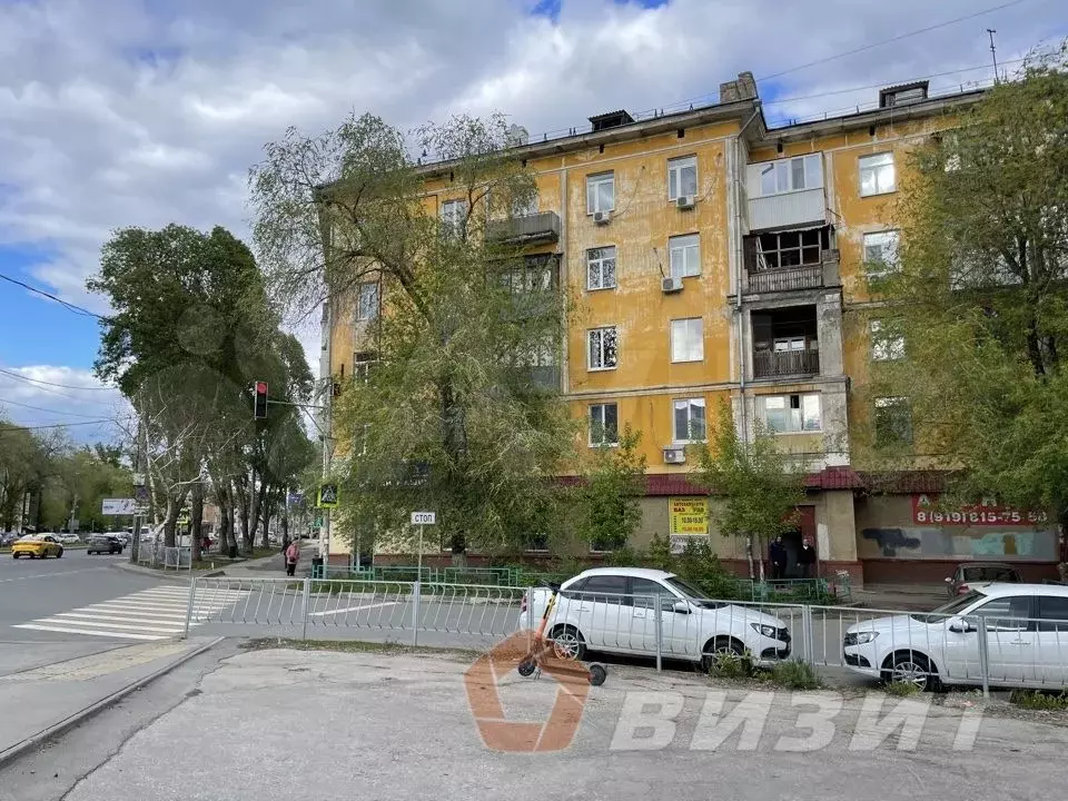 Помещение на пешеходном трафике с парковкой - Фото 1