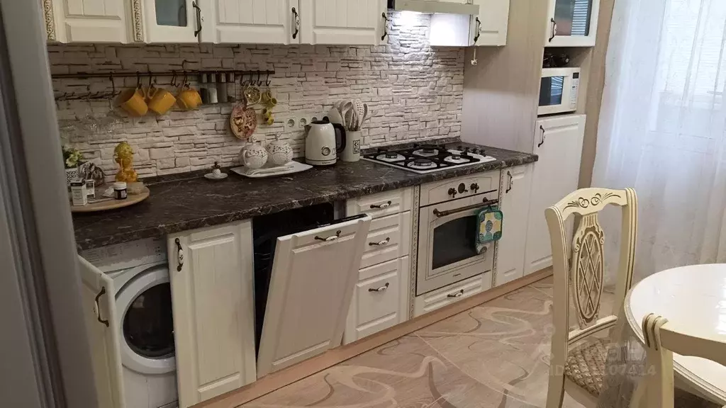 3-к кв. Саратовская область, Саратов Авиационная ул., 42 (75.0 м) - Фото 1