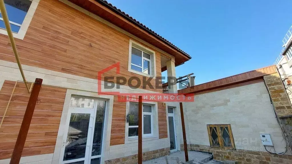 Дом в Севастополь ул. Генерала Лебедя, 2 (248 м) - Фото 1