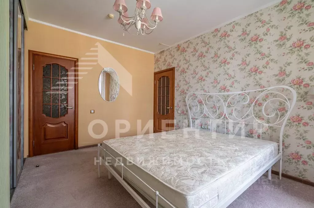 2-к кв. Свердловская область, Екатеринбург ул. Хохрякова, 43 (89.7 м) - Фото 0