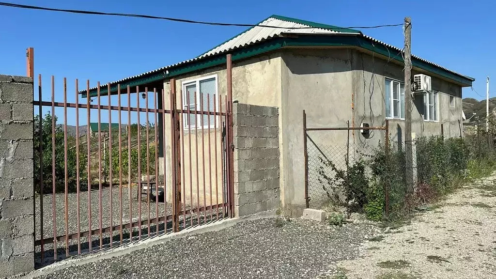 Дом в Дагестан, Казбековский район, с. Ново-Зубутли ул. ... - Фото 0