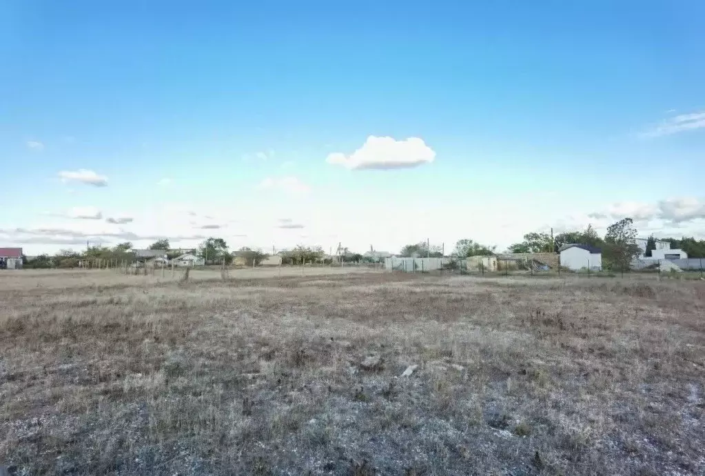 Участок в Крым, Черноморский район, Окуневское с/пос, с. Громово ул. ... - Фото 1