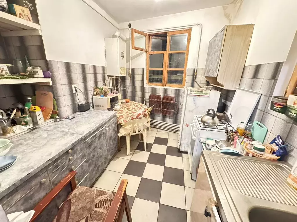 Комната 16 м в 4-к., 1/1 эт. - Фото 1