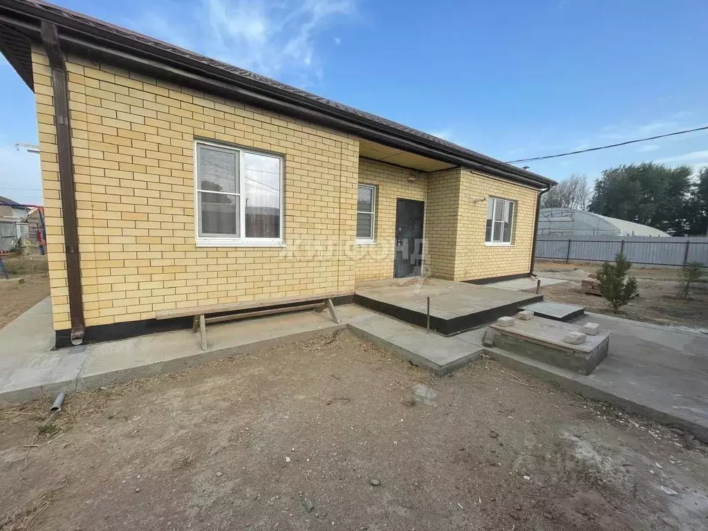 Дом в Астраханская область, Приволжский район, с. Осыпной Бугор ул. ... - Фото 2