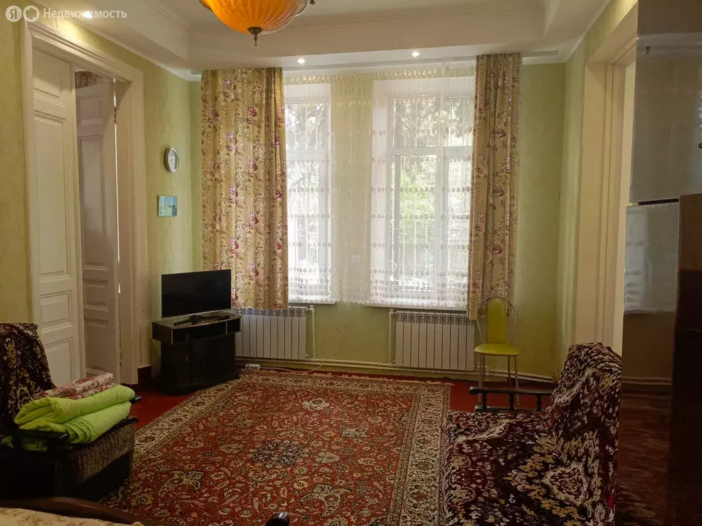 2-комнатная квартира: Ялта, Боткинская улица, 19 (63.8 м) - Фото 0