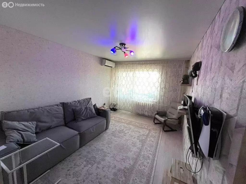 1-комнатная квартира: Черногорск, улица Генерала Тихонова, 6Бк1 (35 м) - Фото 1