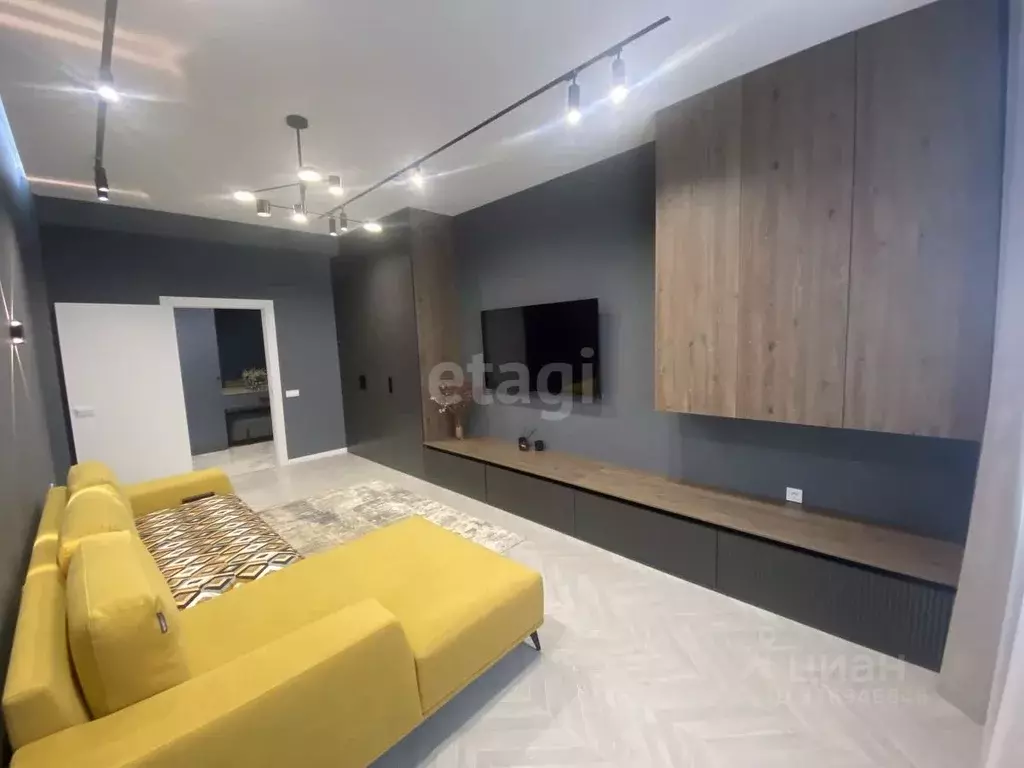 2-к кв. Карачаево-Черкесия, Черкесск ул. Космонавтов, 41А (77.7 м) - Фото 0