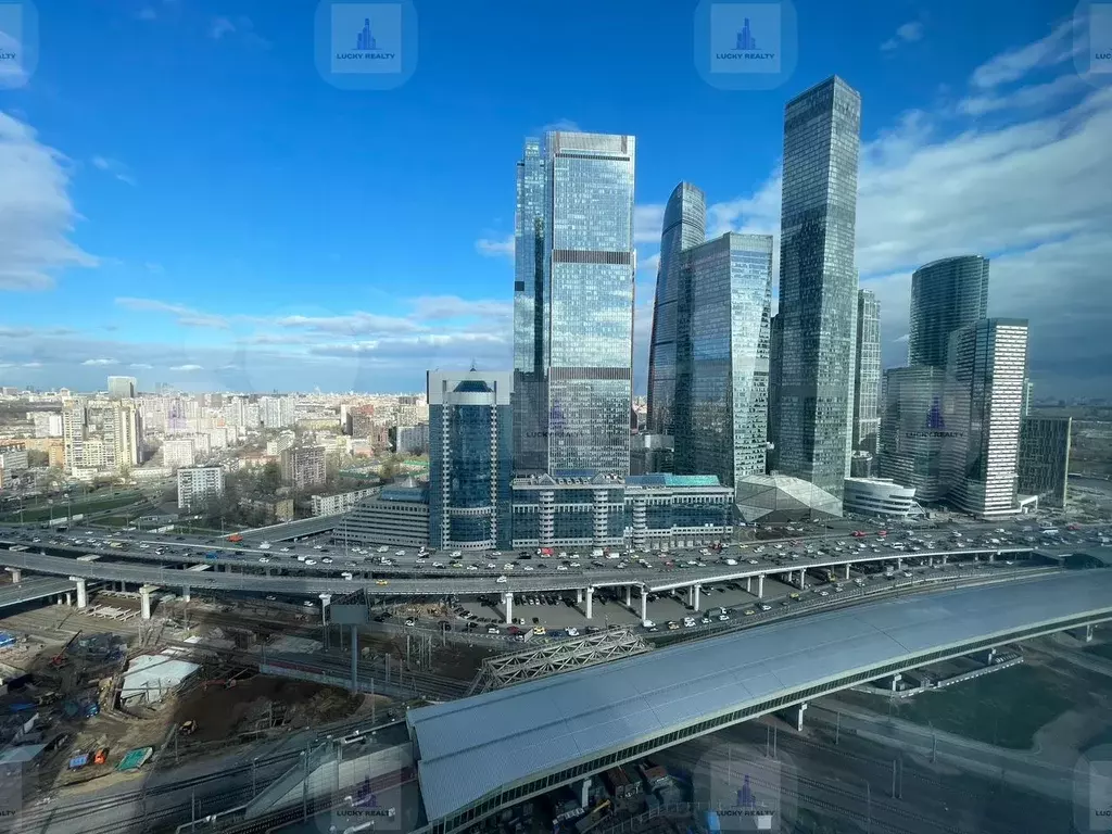 2-к. квартира, 60 м, 32/46 эт. - Фото 1