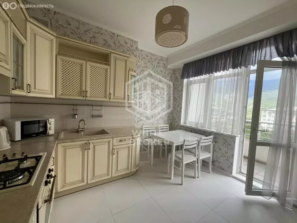 4-комнатная квартира: Ялта, улица Свердлова, 48Ак2 (218 м) - Фото 1