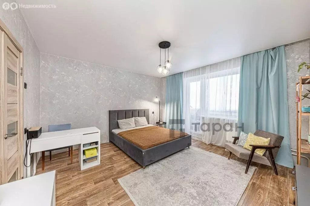 2-комнатная квартира: Челябинск, улица Братьев Кашириных, 76 (56.9 м) - Фото 1