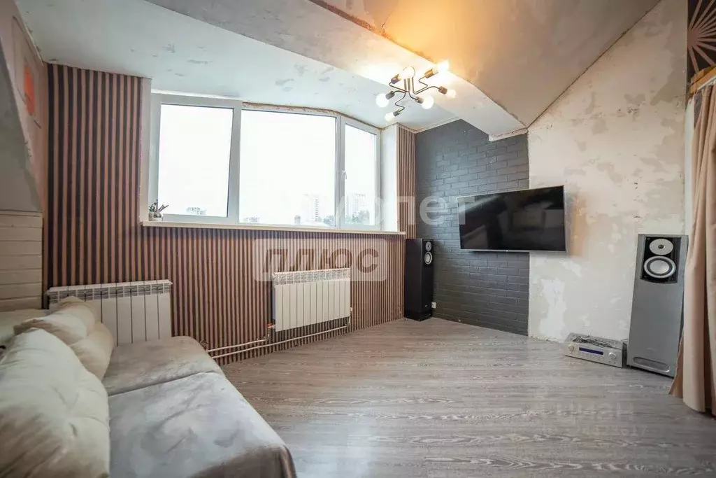 Студия Свердловская область, Екатеринбург ул. Очеретина, 12 (50.0 м) - Фото 1