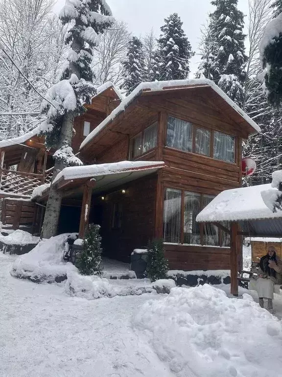 Дом в Карачаево-Черкесия, Зеленчукский район, с. Архыз  (180 м) - Фото 1