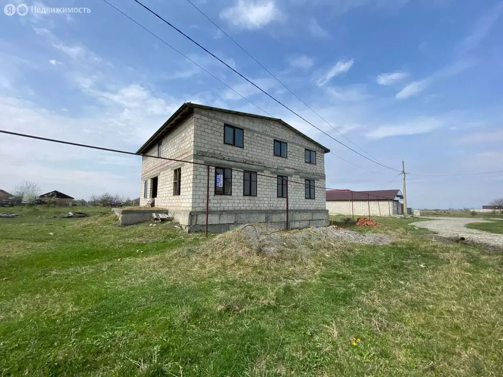 Дом в село Фиагдон, улица Кцоева, 35 (276 м) - Фото 1