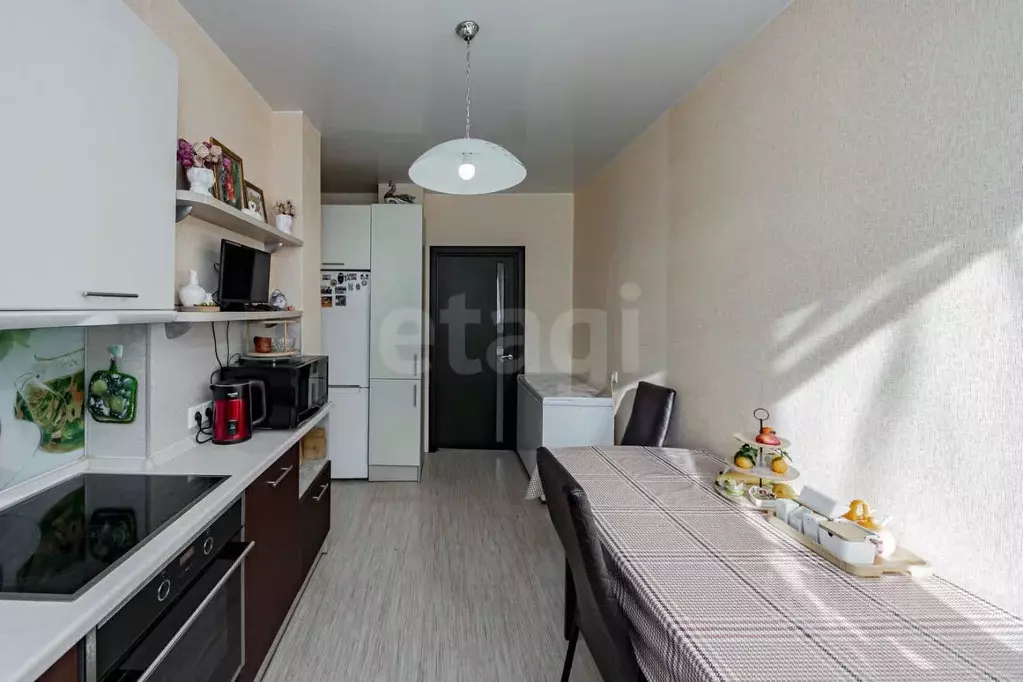 3-к кв. Тюменская область, Тюмень ул. Василия Гольцова, 3 (75.3 м) - Фото 1