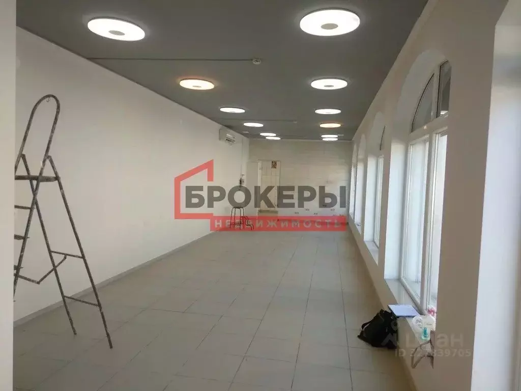 Помещение свободного назначения в Севастополь ул. Портовая, 31 (65 м) - Фото 1