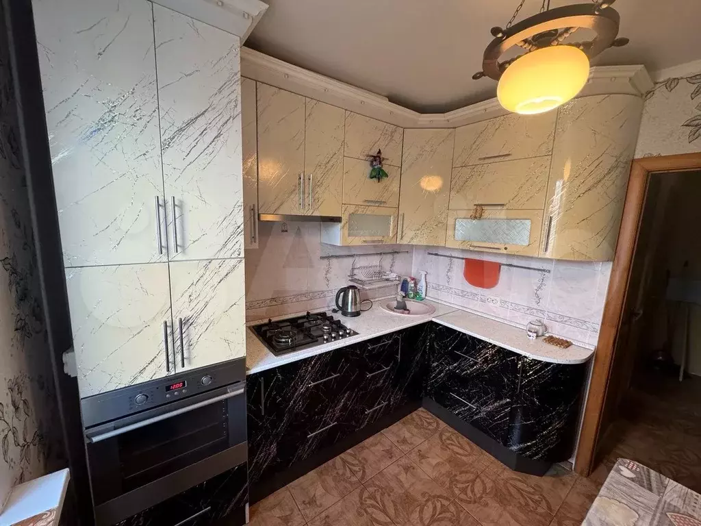 2-к. квартира, 52 м, 3/10 эт. - Фото 0