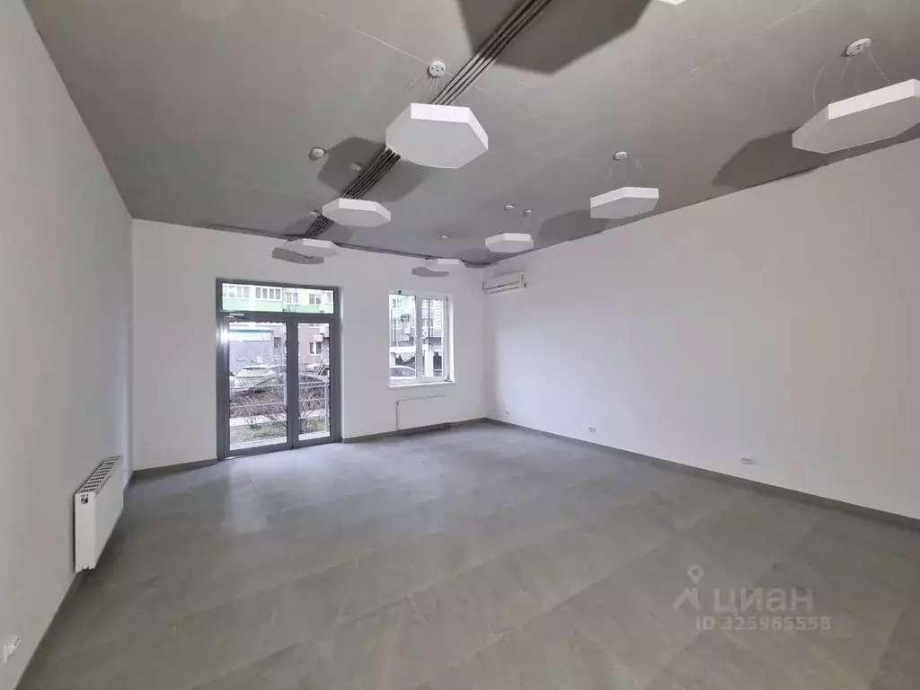 Торговая площадь в Самарская область, Самара Съездовская ул., 9 (45 м) - Фото 1