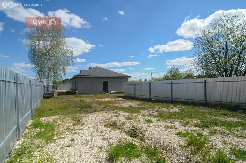 Дом в село Дубровичи, Молодёжная улица, 73 (107 м) - Фото 1