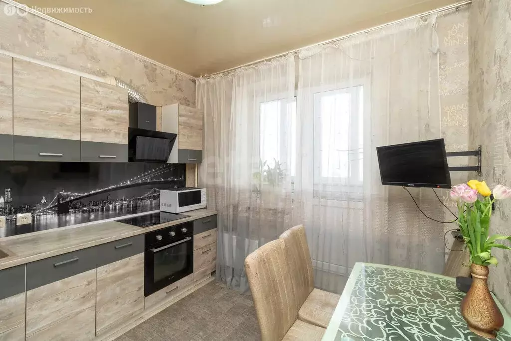 2-комнатная квартира: Тюмень, Магаданская улица, 13 (59.3 м) - Фото 2