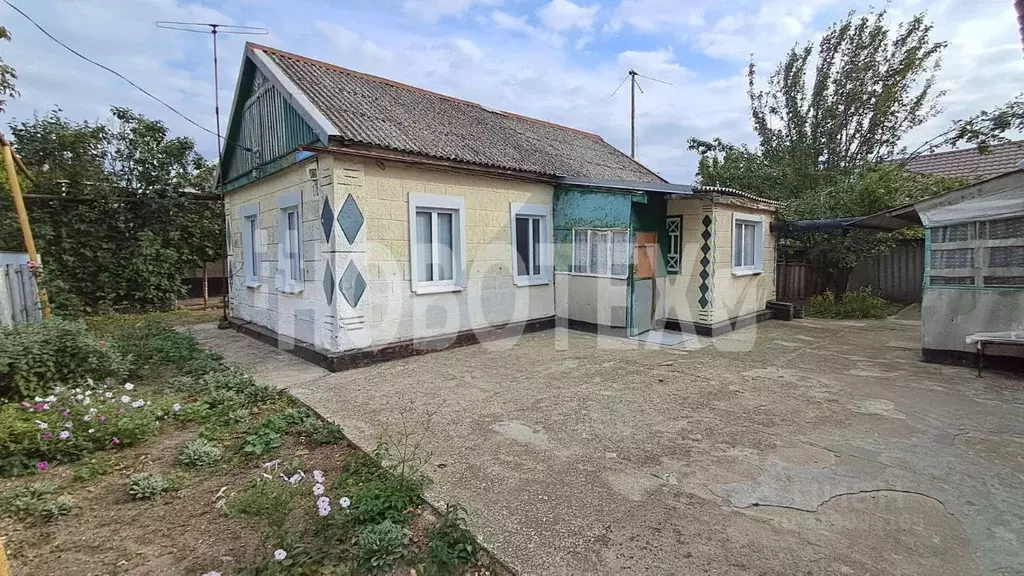 Дом в Краснодарский край, Каневская ст-ца ул. Широкая, 122 (35 м) - Фото 1