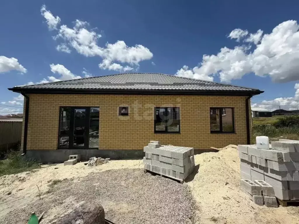 Дом в Калмыкия, Элиста ул. Цаган-Сар, 14 (120 м) - Фото 2