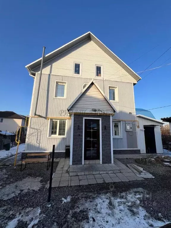 Дом в Алтай, Горно-Алтайск ул. Фрунзе (151 м) - Фото 1