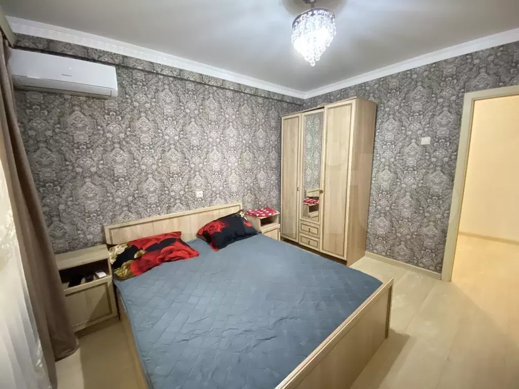 2-к. квартира, 70 м, 1/10 эт. - Фото 1