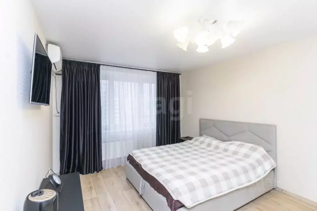 2-к кв. Тюменская область, Тюмень ул. Федюнинского, 54 (59.0 м) - Фото 1