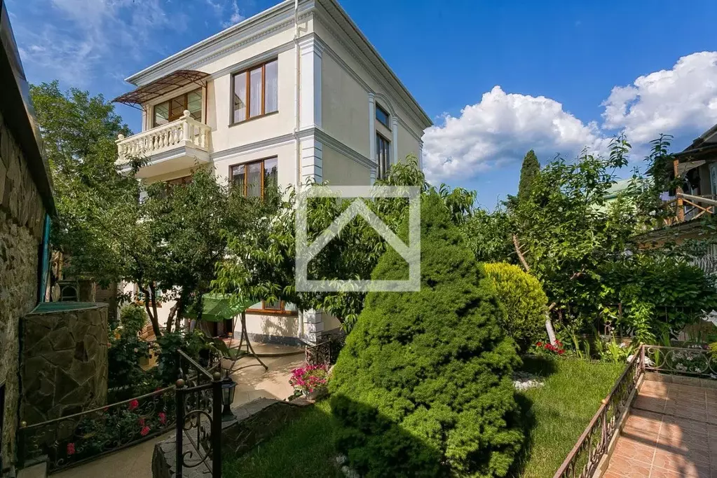 Дом в Крым, Алушта пл. Советская (565 м) - Фото 1