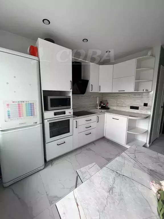 3-к кв. Тюменская область, Тюмень Ялуторовская ул., 12 (68.0 м) - Фото 1