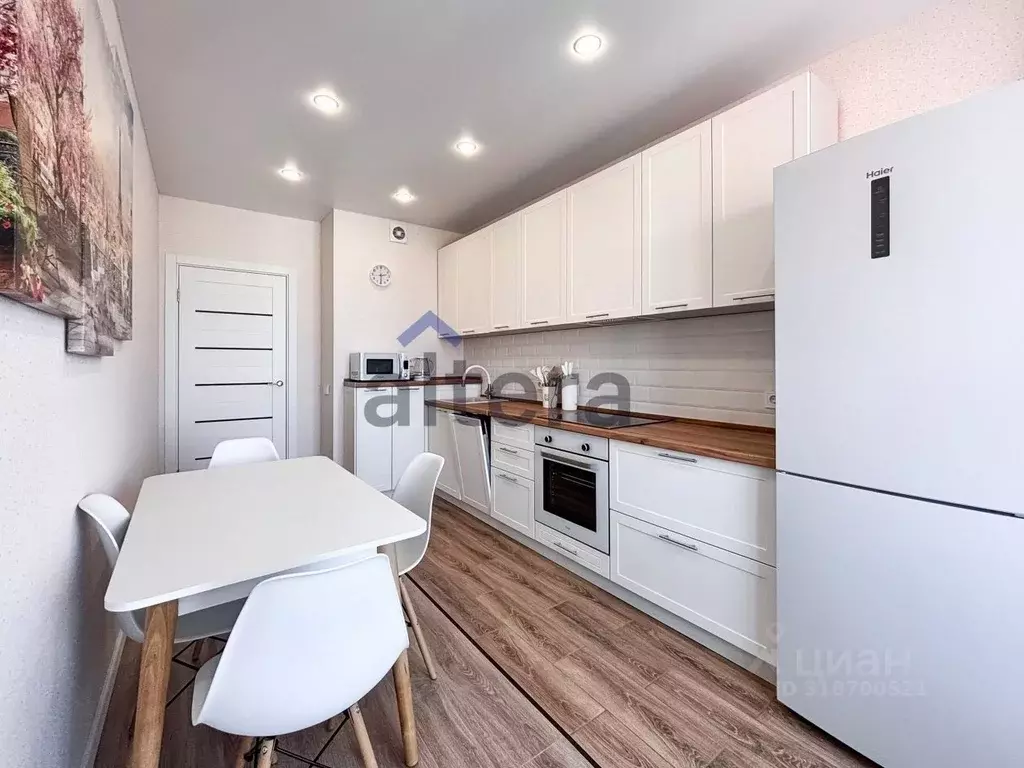 2-к кв. Татарстан, Казань ул. Рауиса Гареева, 105Б (55.0 м) - Фото 0
