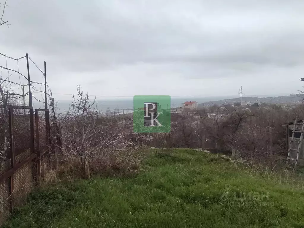 Участок в Крым, Феодосия Восход СПК, ул. Октябрьская (5.7 сот.) - Фото 0