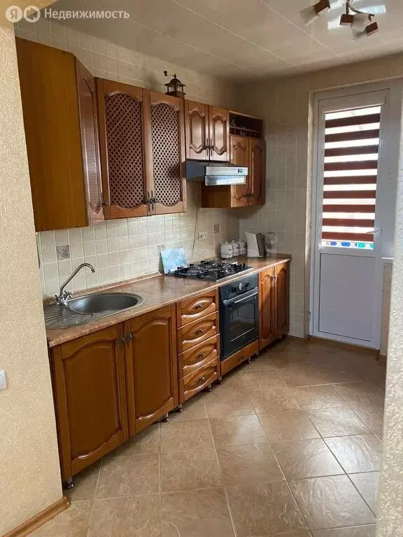 3-комнатная квартира: Владикавказ, улица Братьев Щукиных, 63/3 (95 м) - Фото 0