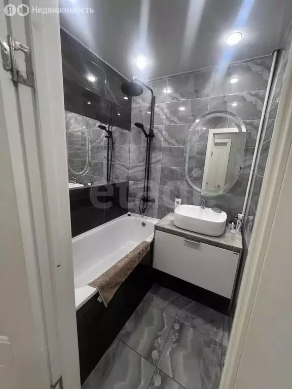 3-комнатная квартира: Якутск, улица Пояркова, 9 (62 м) - Фото 0