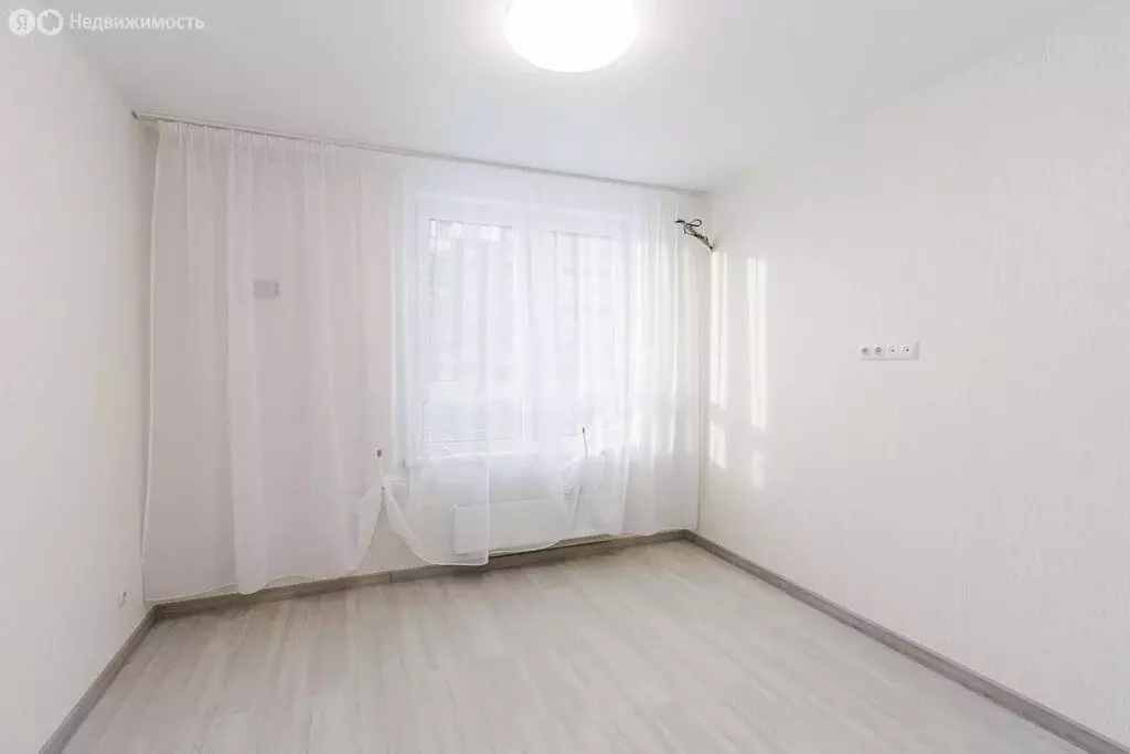 Квартира-студия: Тюмень, улица Фармана Салманова, 15 (23.5 м) - Фото 2