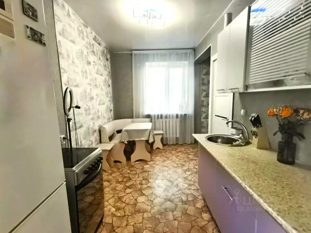 1-к кв. Омская область, Омск ул. Профинтерна, 10 (44.0 м) - Фото 2