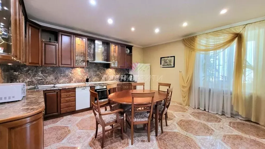 3-к кв. Омская область, Омск ул. Чернышевского, 3 (167.0 м) - Фото 1