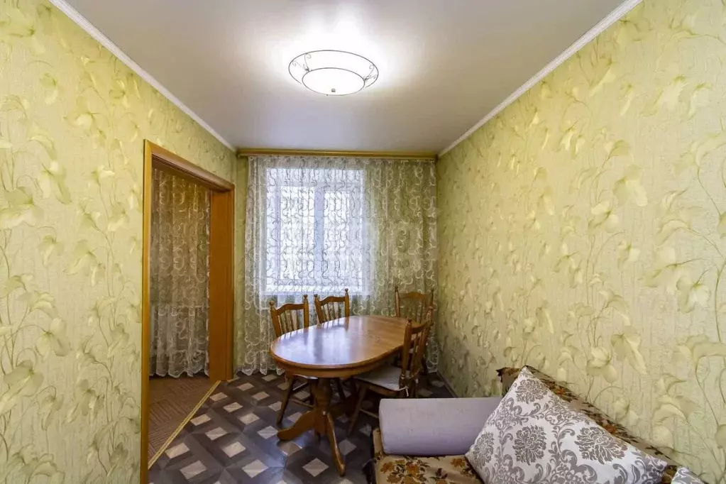 2-к кв. Тюменская область, Тюмень ул. Республики, 39 (56.4 м) - Фото 0