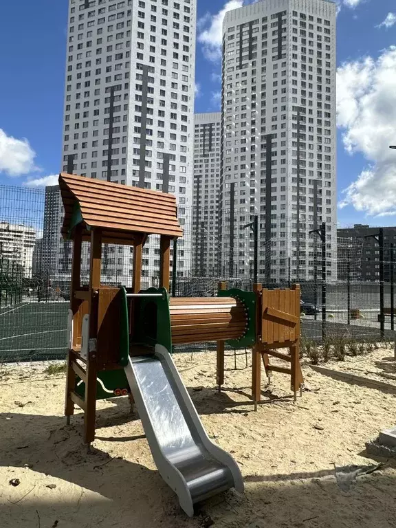 3-к кв. Свердловская область, Екатеринбург ул. Советская, 64/2 (81.7 ... - Фото 0