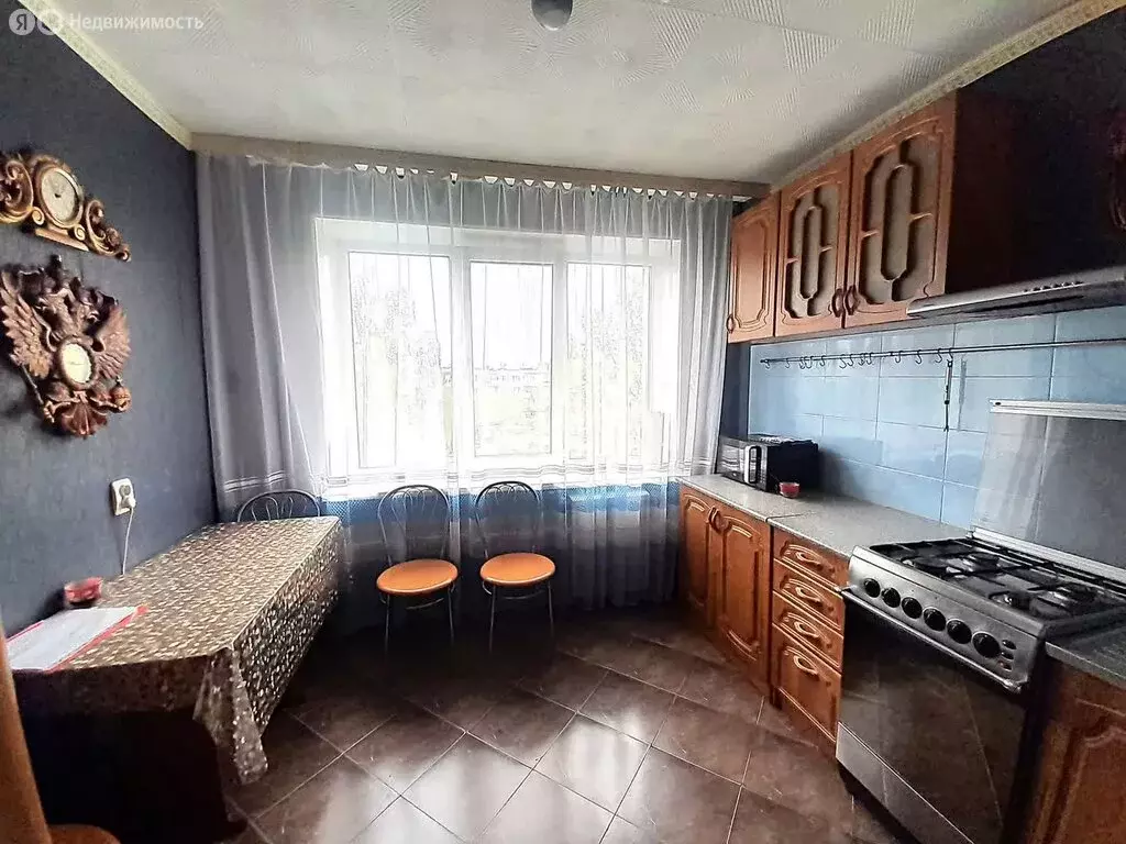 4-комнатная квартира: Псков, улица Ижорского Батальона, 8 (80.5 м) - Фото 0