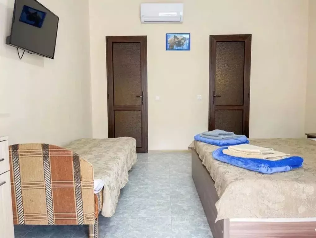 Комната Крым, Сакский район, Штормовское с/пос, с. Поповка ул. ... - Фото 1