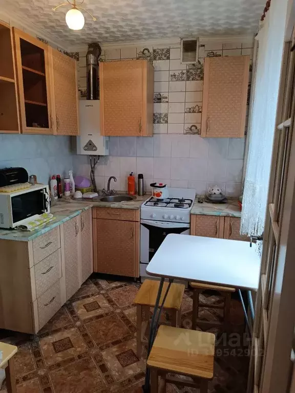 2-к кв. Волгоградская область, Светлый Яр рп, 1-й мкр 28 (44.4 м) - Фото 0