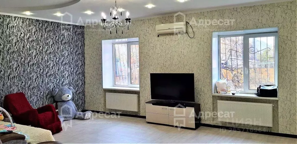 Дом в Волгоградская область, Волгоград ул. Мочалова (298 м) - Фото 0