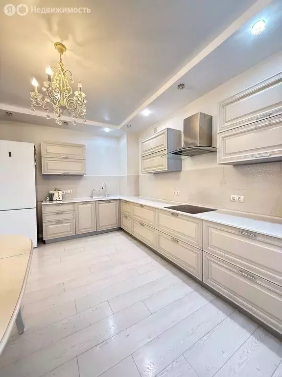 3-комнатная квартира: Казань, улица Адоратского, 3В (108.6 м) - Фото 2