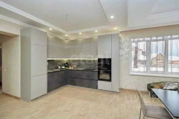 Дом в Тюменская область, Тюмень ул. Комаровская (175 м) - Фото 1