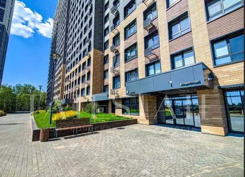 Торговая площадь в Татарстан, Казань ул. Братьев Батталовых, 20к6 (77 ... - Фото 1