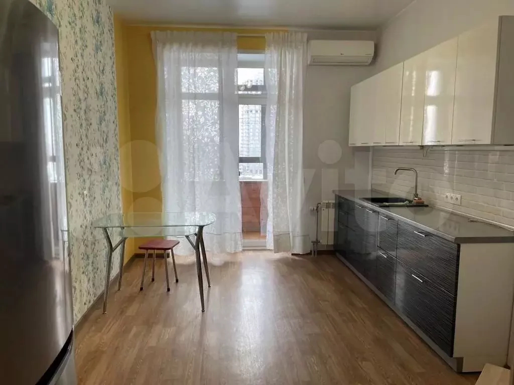 1-к. квартира, 42 м, 7/18 эт. - Фото 1