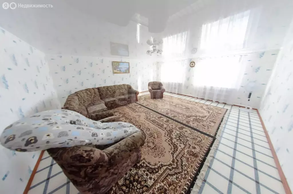 Дом в Шадринск, улица Бажова (296.3 м) - Фото 1